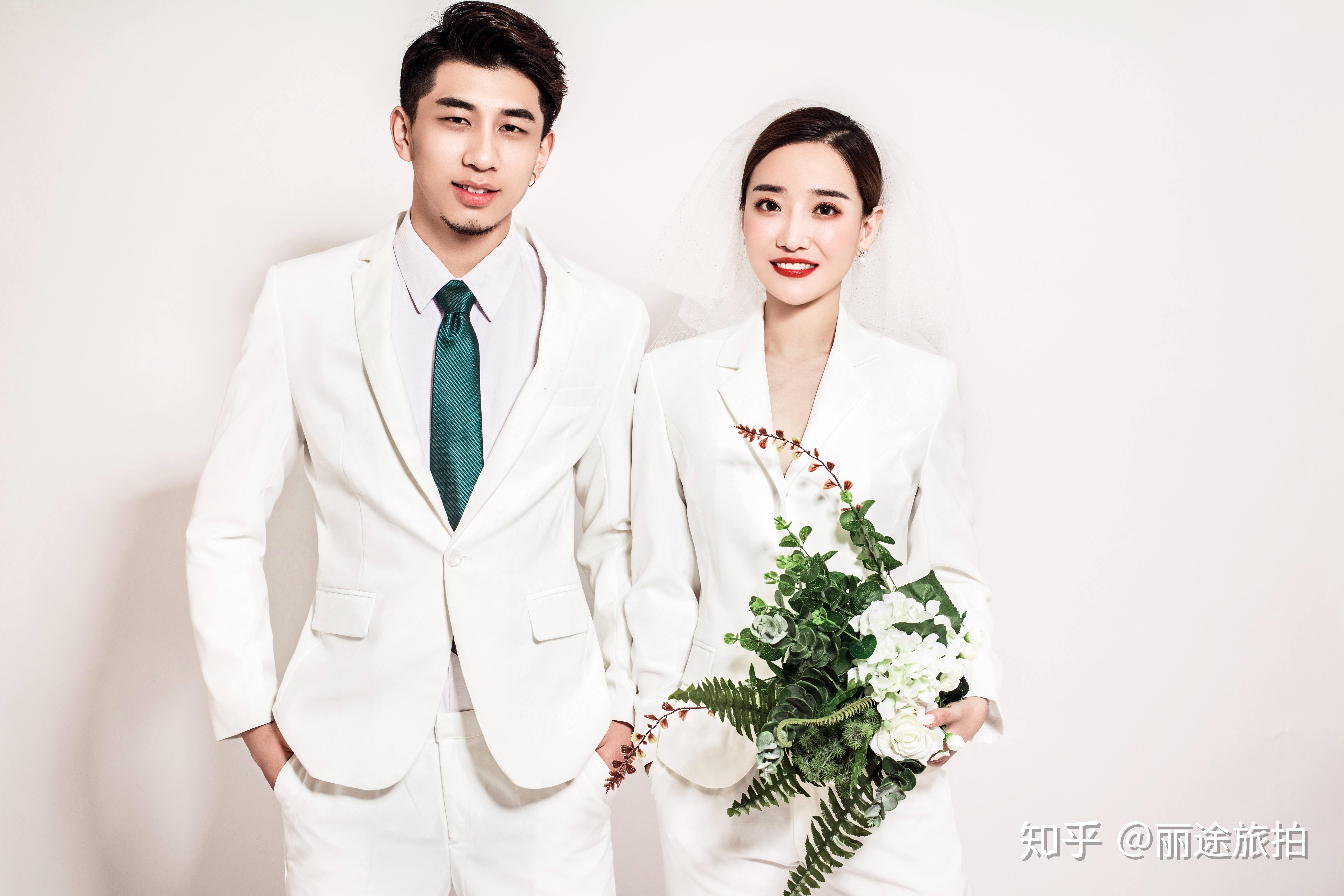 风雪一更共度余生帅气男友风旅拍婚纱照