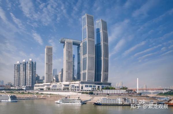 不愧是基建狂魔，又一超级工程横空出世，三百米高空横盖4栋大厦 - 知乎