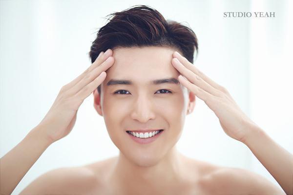 洗脸要先洗额头来为大家做示范!@黄永龙carey 友情出镜.