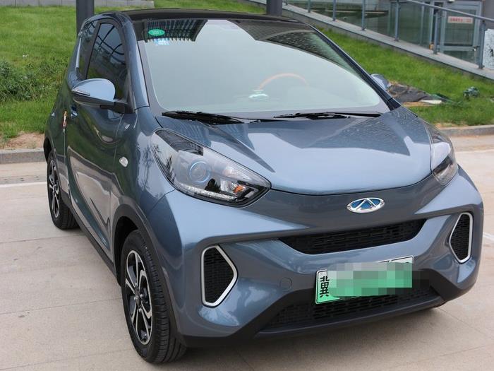 小蚂蚁奇瑞eq1满月了外形线条硬朗