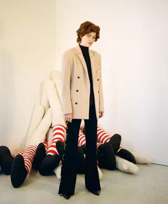 服装风格第九集下优雅型妆容与发型的碰撞