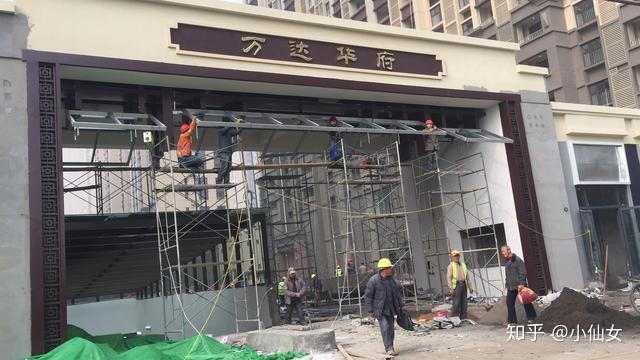 钢管龙骨门头怎样做出仿木效果山东德州万达广场