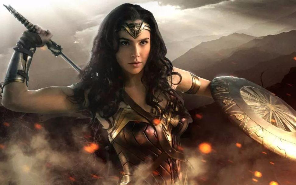 进来看天使神奇女侠盖尔加朵为粉丝签名能把人心都看化了