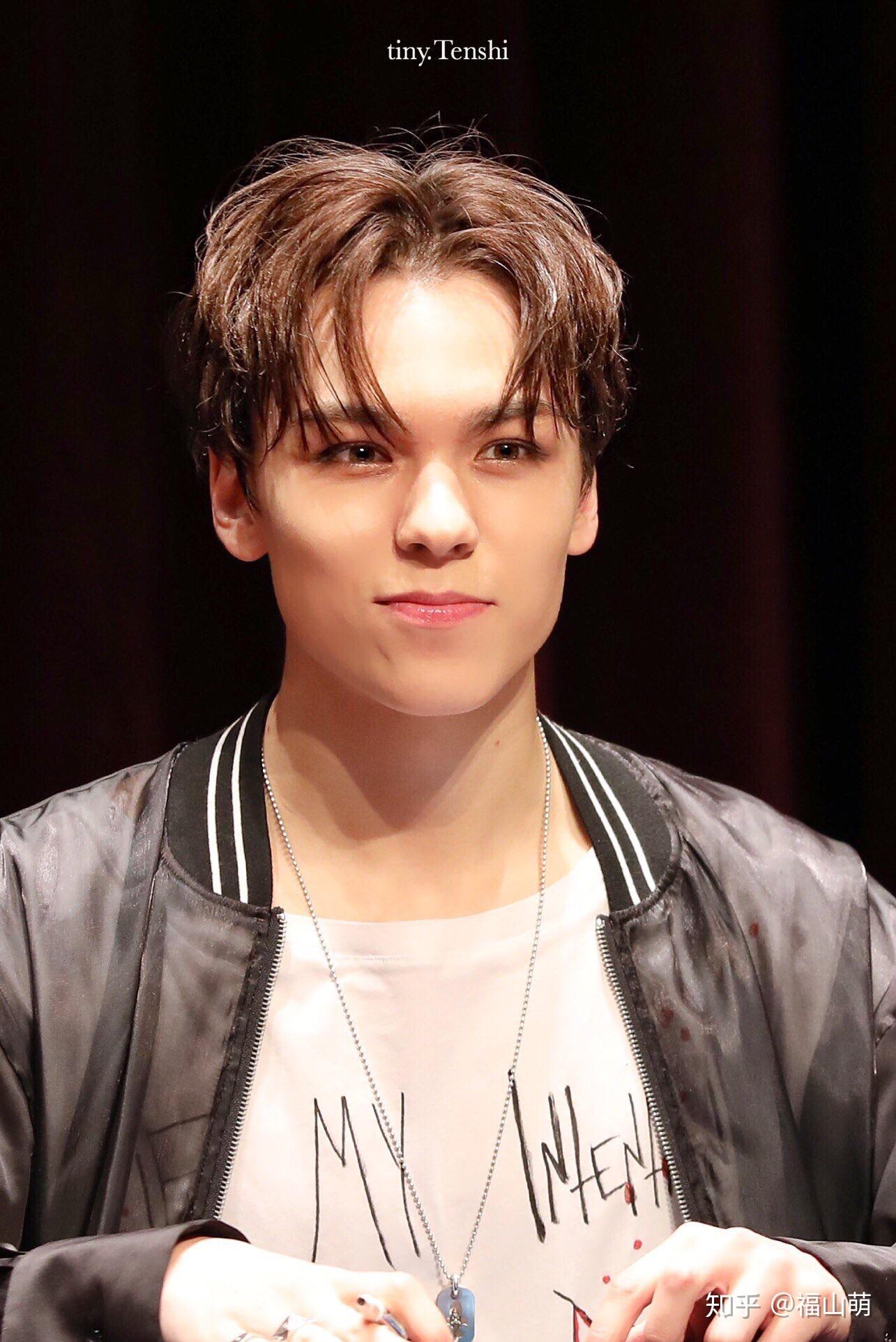 个人认为seventeen门面是或小十七中最喜欢的一个成员是