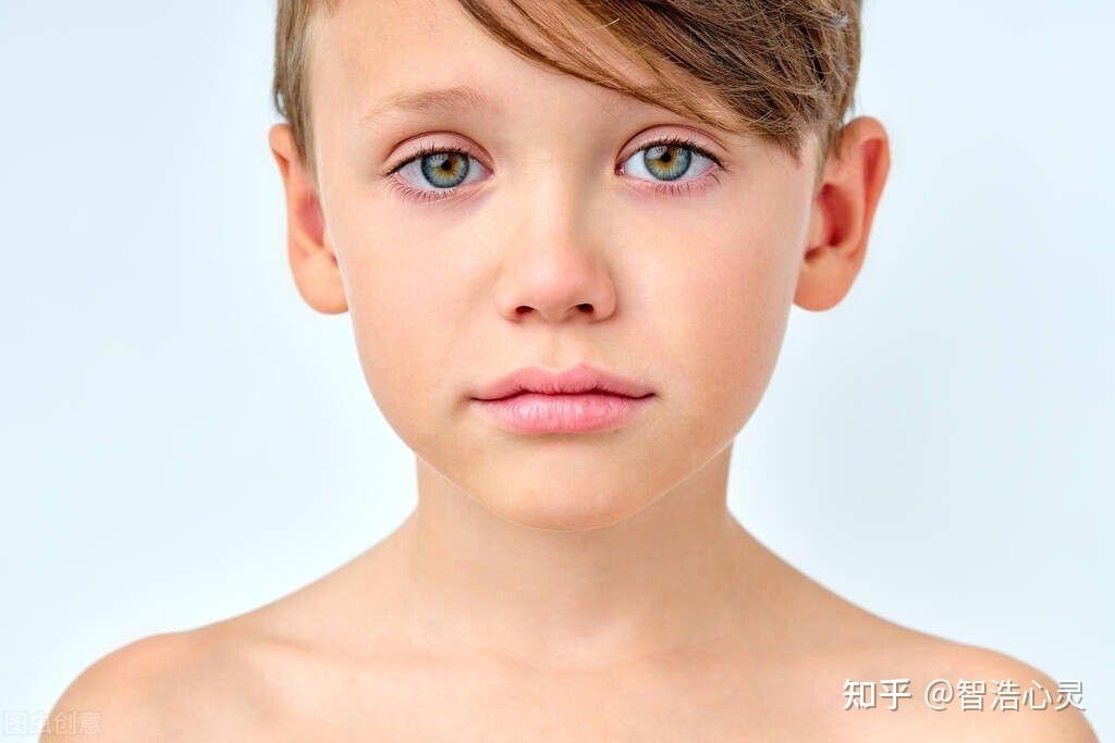 一定要学会跟孩子说明原因,哪怕孩子可能当时不大明白,但是你也要解释