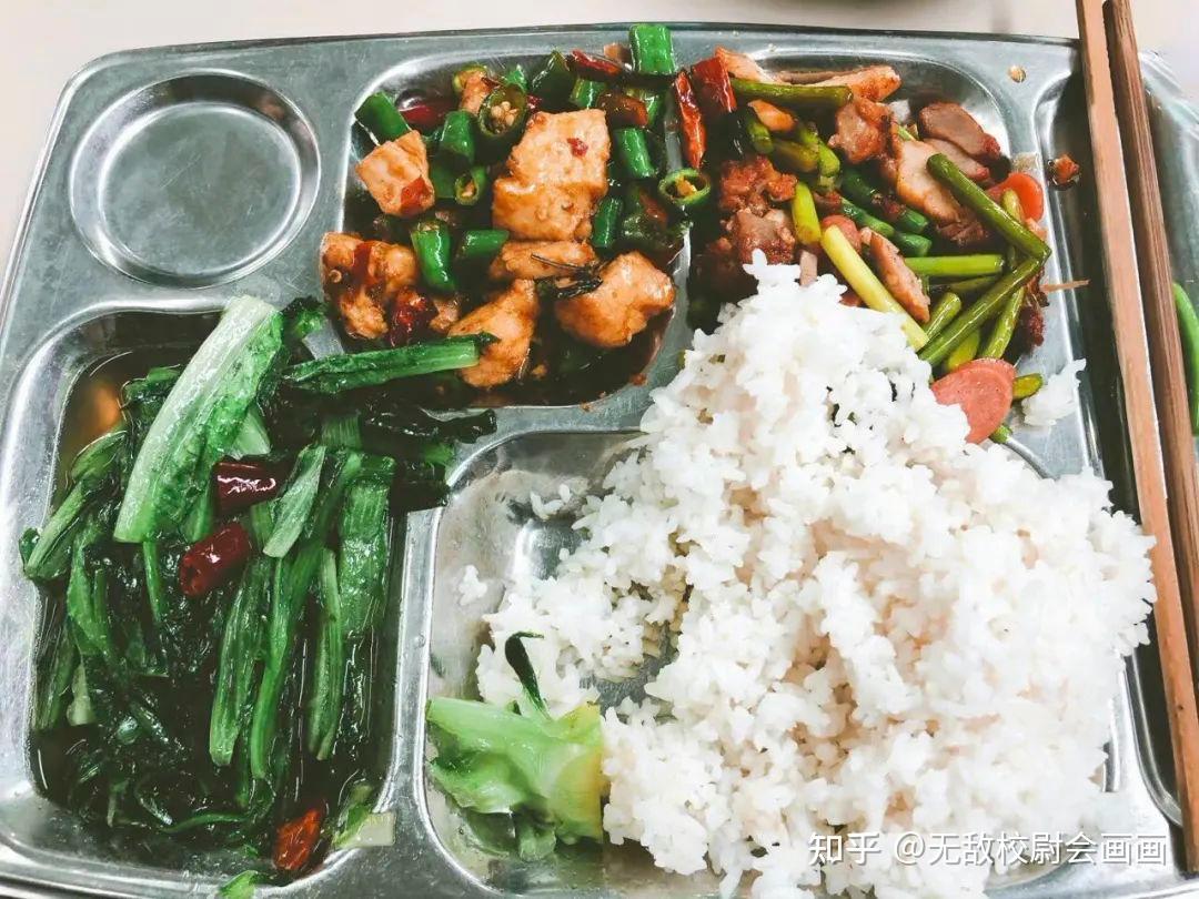 天津美术学院天美有四个食堂,各有不同.