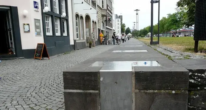 2008年以来,这堵总共长达11公里的铝合金防洪墙一直在保护受到洪水