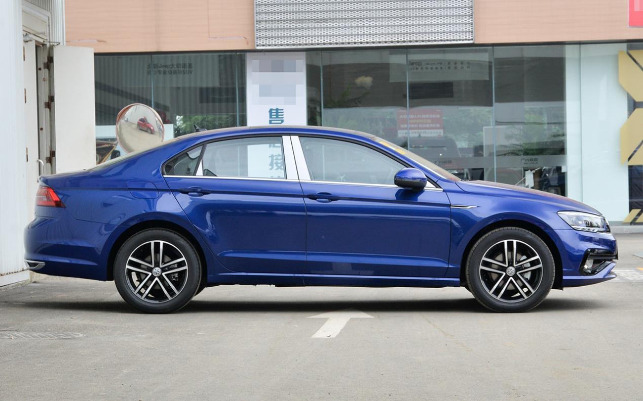 上汽大众全新一代凌渡谍照曝光无框车门溜背车身明年将上市