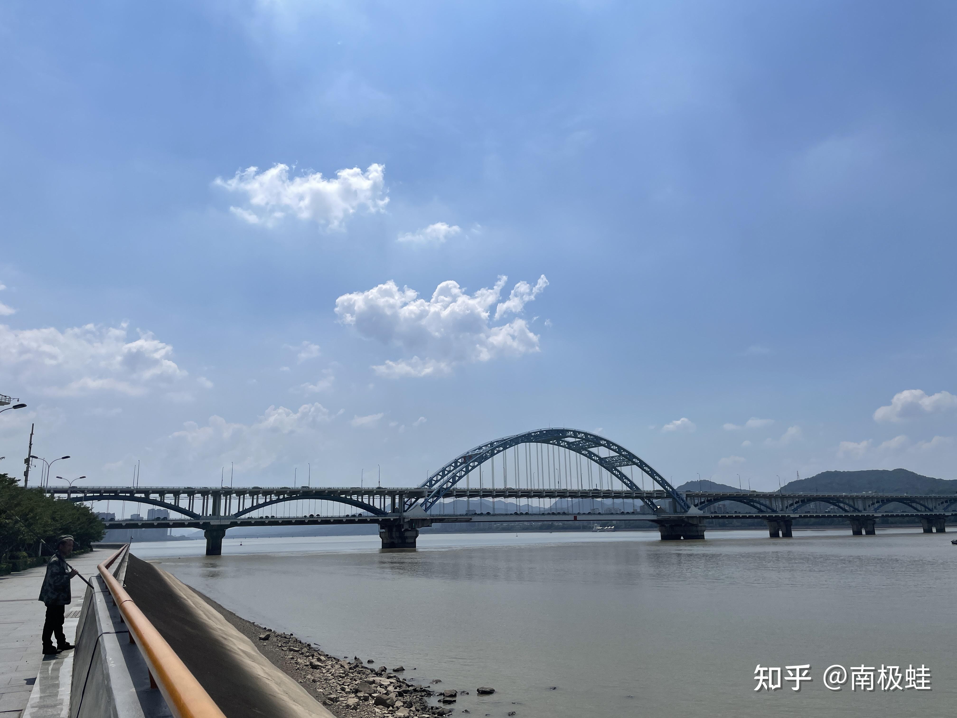 我国第一座双层铁路桥钱塘江大桥