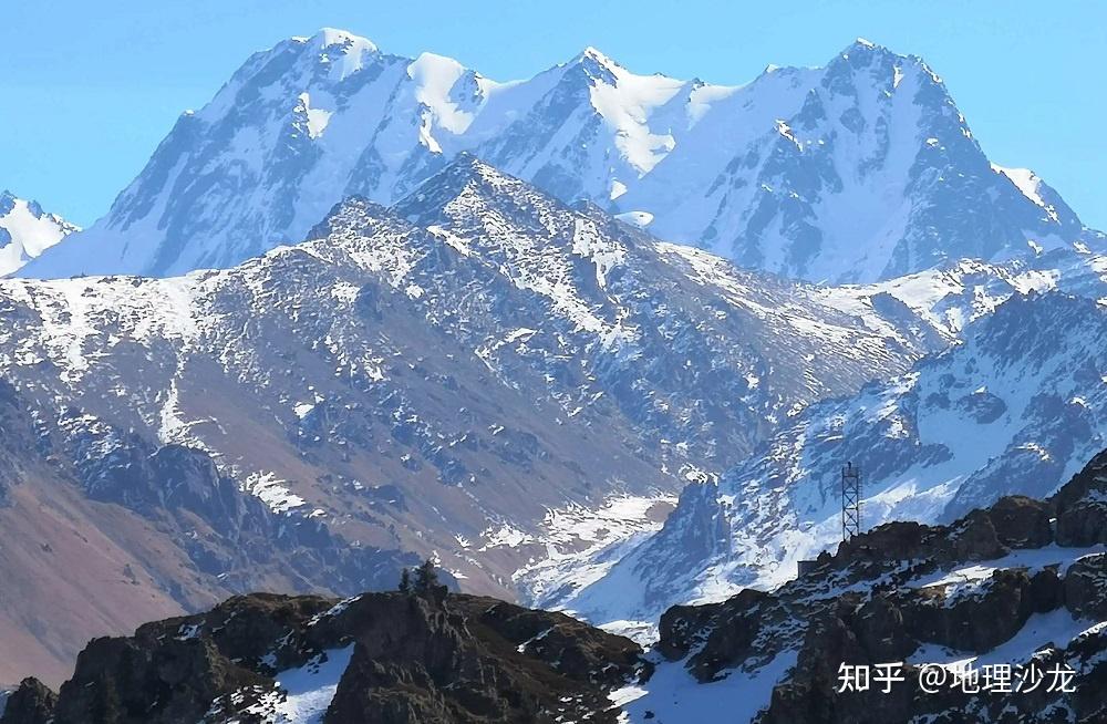 天山山脉的三大主峰:托木尔峰、汗腾格里峰和博格达峰 - 知乎