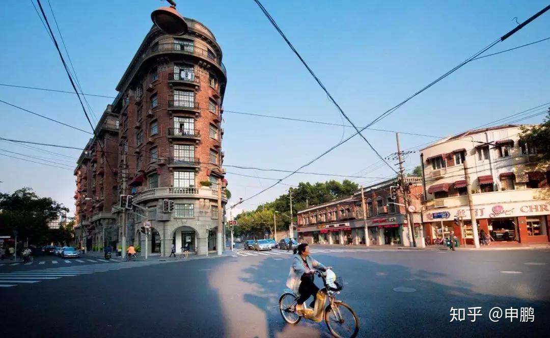 很多曾有过"租界"的城市,被殖民过的城市,也一再被拿出来搞营销炒作