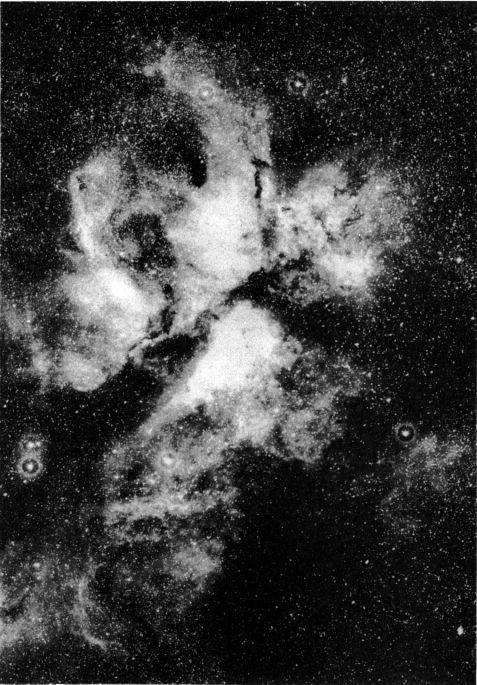 carinae位于银河系南部最辉煌的地区之一,巨大的弥漫性星云ngc 3372