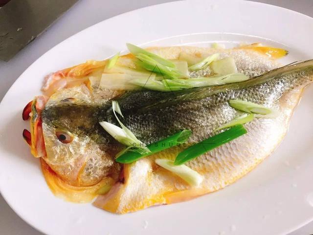 家宴头牌清蒸黄花鱼,清香鲜滑妙不可言. - 知乎