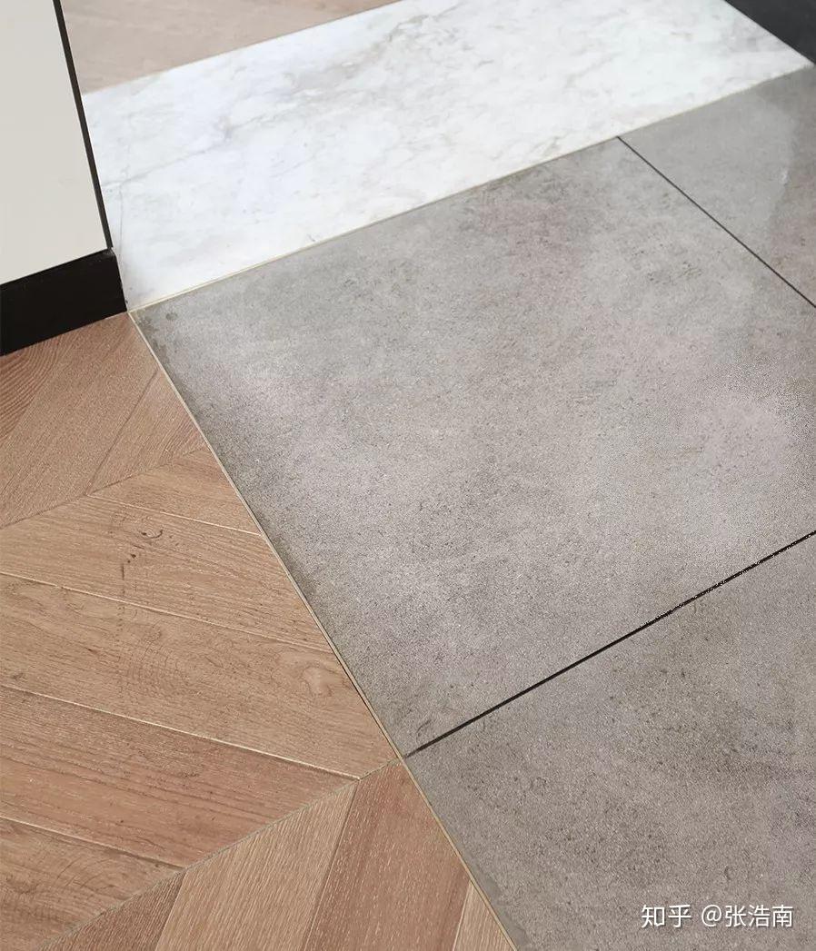 内嵌踢脚线/砖木地板对缝/收口条工艺缝为什么要留一条细缝呢?