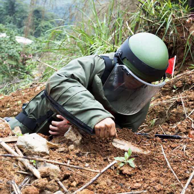 工兵班长老山排雷531颗挎包装满雷管引信荣立一等功