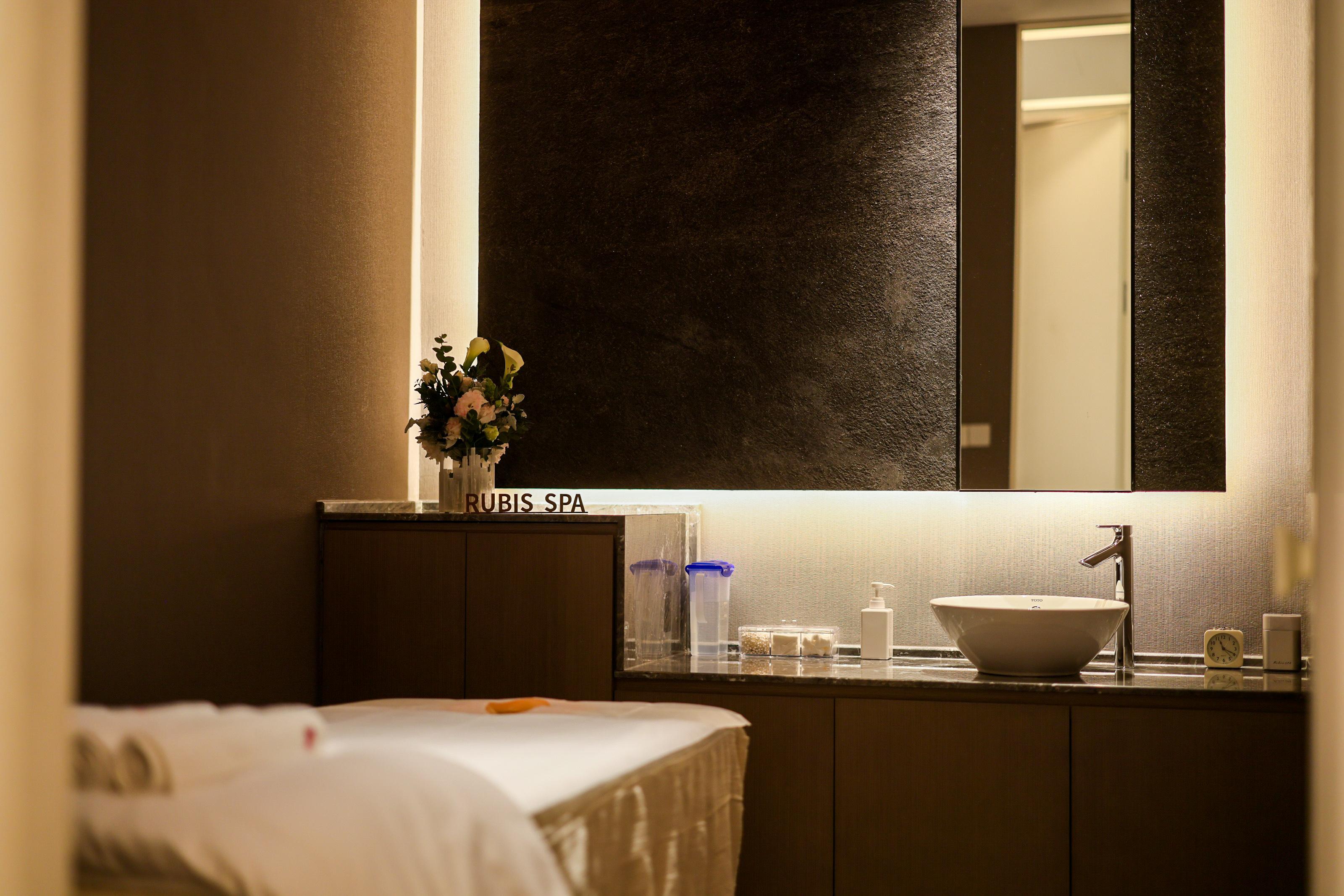 孙俪惊艳亮相丽妍雅集rubisspa前滩太古里店开业剪彩