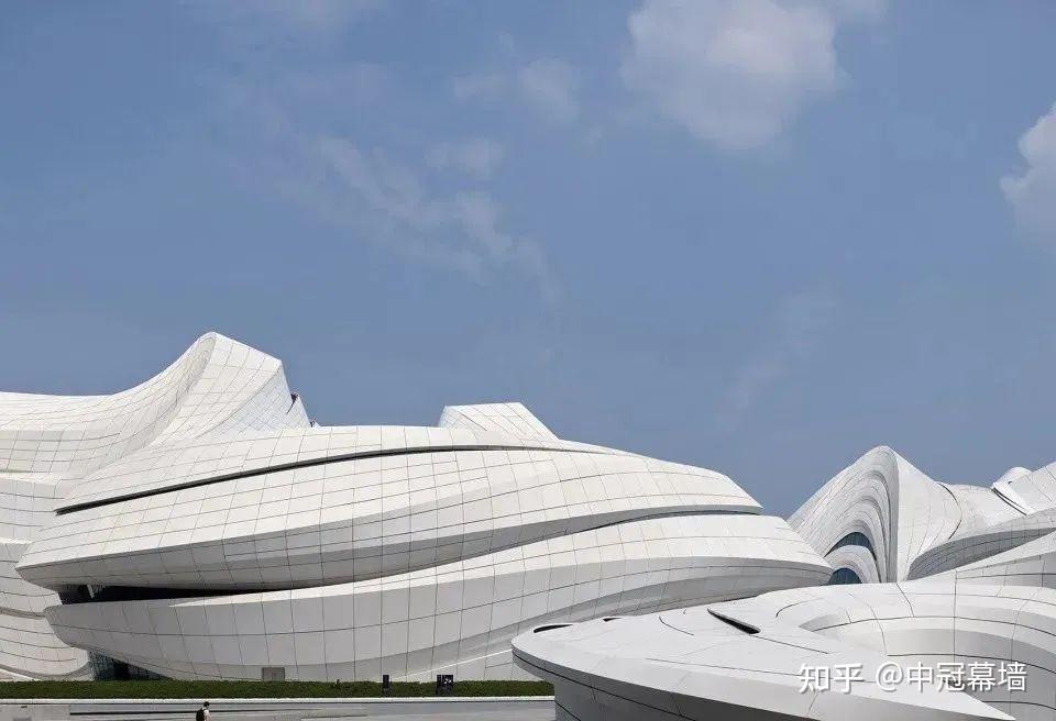 混凝土建筑大师扎哈·哈迪德(zaha hadid)