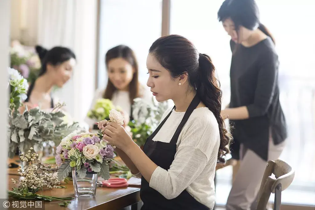 她经济时代买花只为悦己