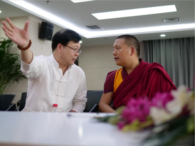 李想院长与嘎藏加措上师进行深度交流双方对西部地区的产业帮扶,扶贫