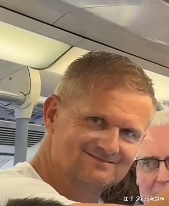 哈兰德的父亲因未能阻止球队输球!而遭到球迷的嘲笑! - 知乎