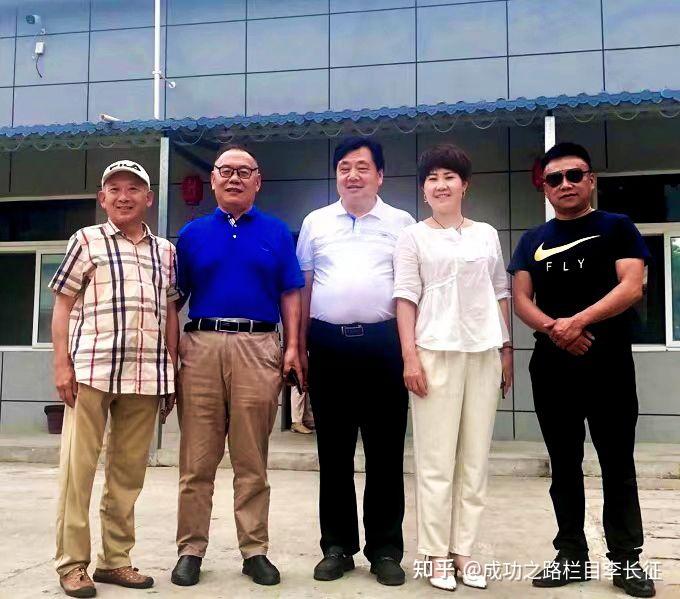 在陕西省67旬阳市小河镇落驾村,今年62岁的农民钟大明在秦岭深山试