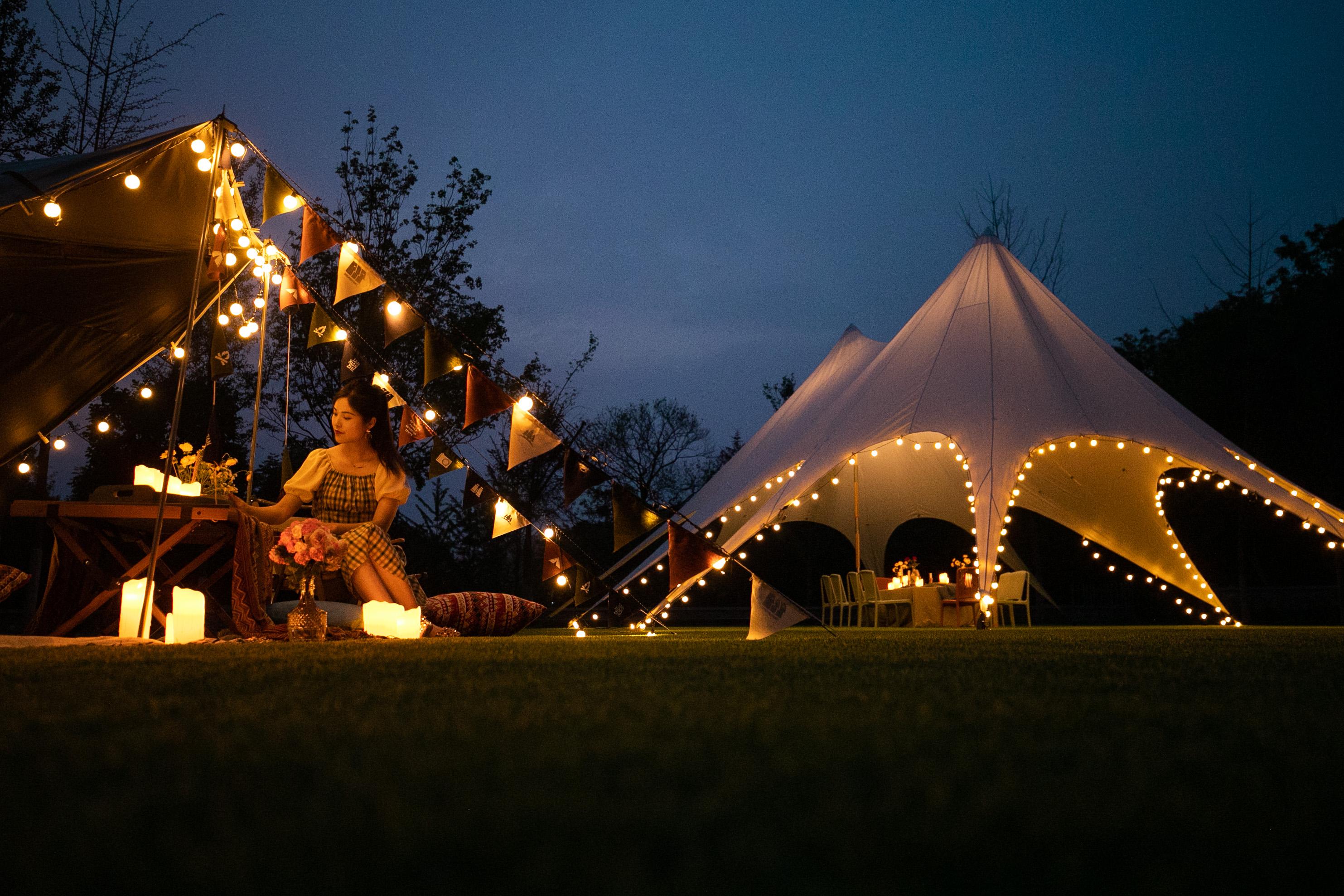荷尔蒙飙升 露营季夜晚狂欢营地的夜晚是浪漫又自由的,当夜色染上天边