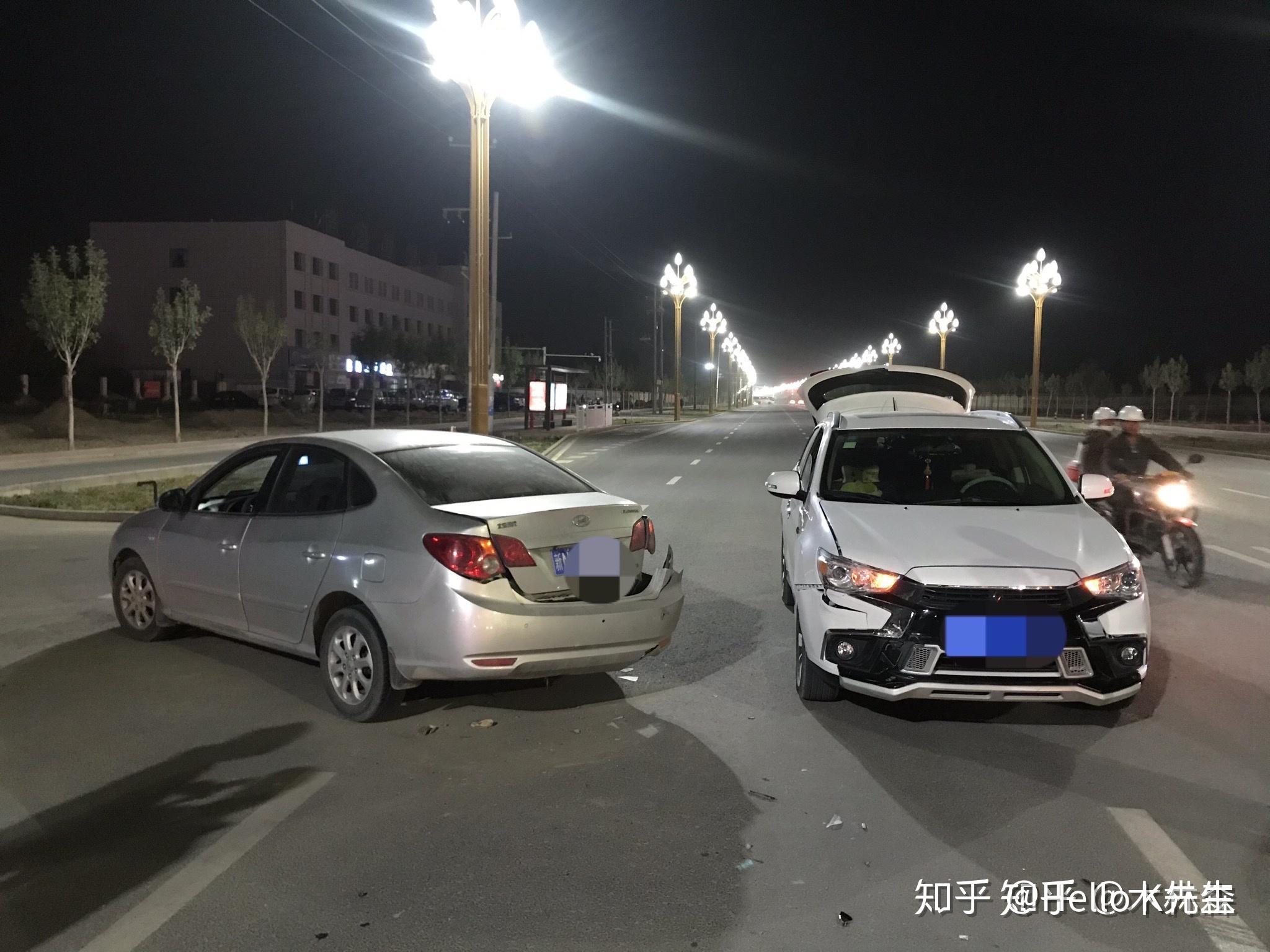 左轉已經過去了被直行車輛撞了後位燈是誰的責任?