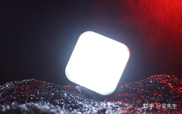 摄影补光灯怎么选?摄影补光灯有哪几种类型?摄影补光灯选购攻略 摄影