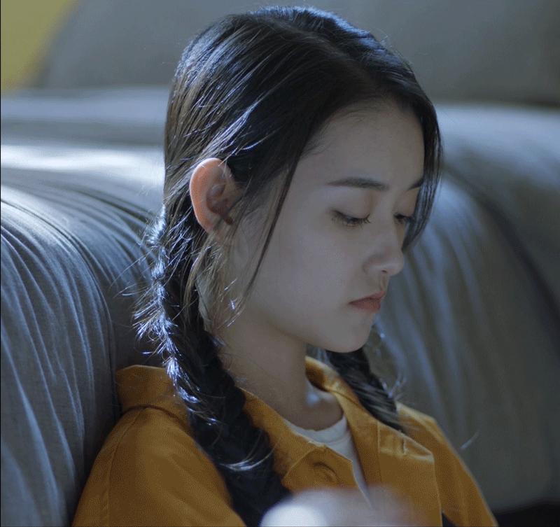 如何评价蒋依依的长相?