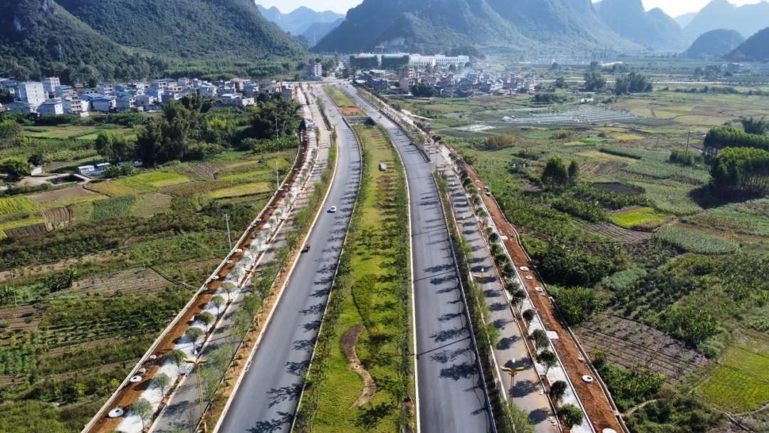 中国二十冶承建的广西河池罗城仫佬族自治县迎宾大道工程全线通车