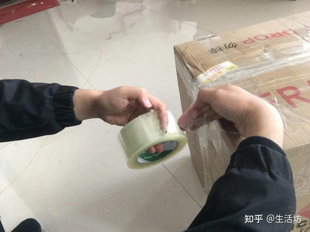 原来徒手断胶带这么轻松,轻轻一拉就断开,比剪刀更方便,快试试 - 知乎
