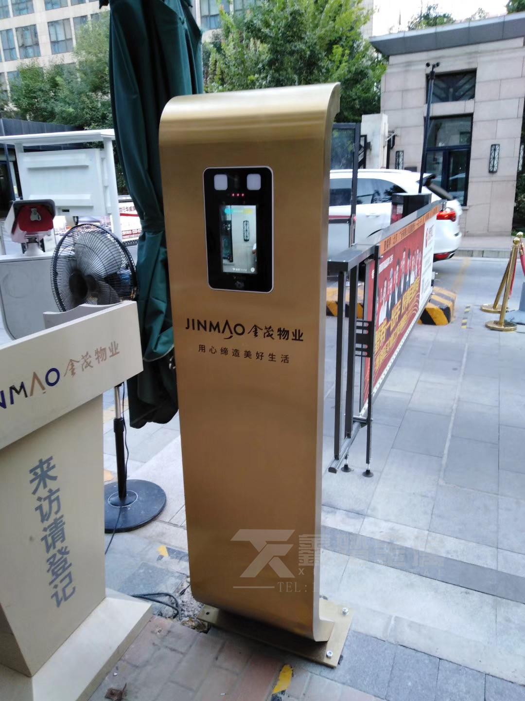 钛金不锈钢门口机立柱楼宇人脸识别立柱整个楼盘巨大看点