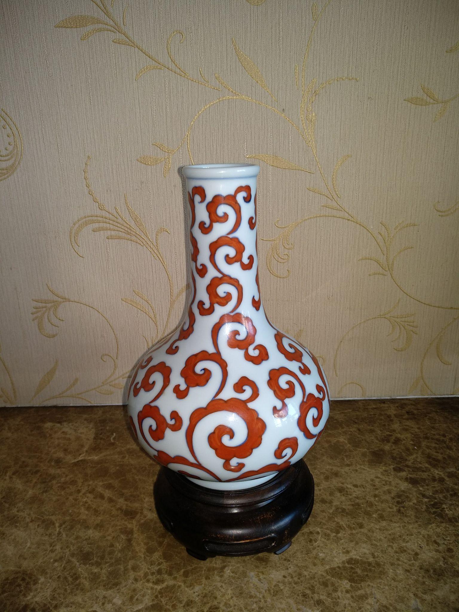 成化斗彩长颈瓶