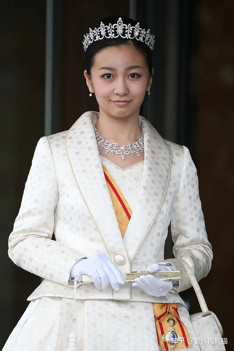第六次拒绝三千万日元王冠！爱子公主坚持佩戴姑姑旧款背后的深意- 知乎