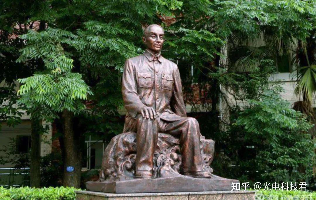 一代“船王”卢作孚：拯救中华民族不被灭亡的最后一线希望，保存抗日的有生力量，直接指挥“宜昌大撤退” - 知乎