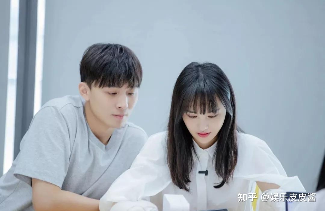 郑爽突然站出来诚恳的道歉这一操作像极了华晨宇