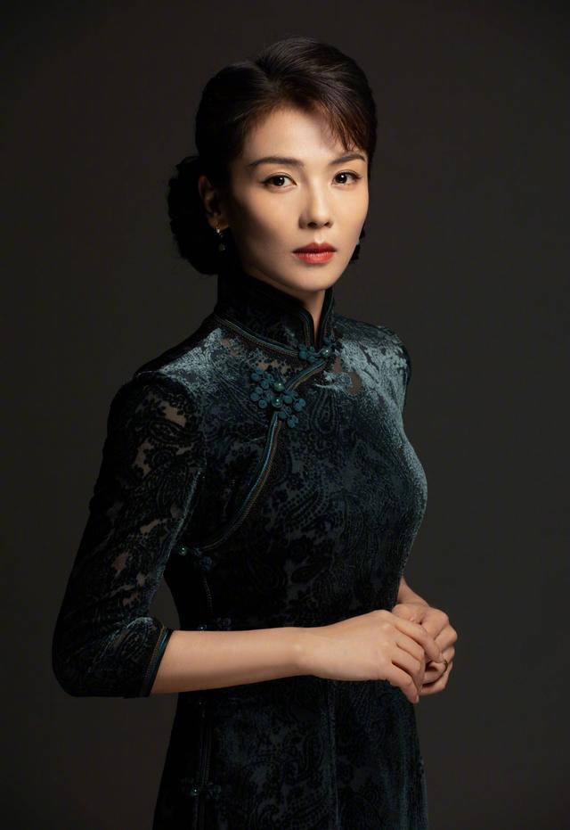 穿旗袍的女星关晓彤像中学生刘涛成熟女人味浓陈数最霸气