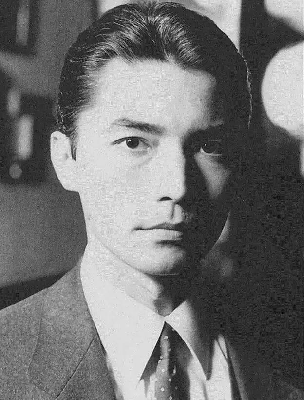 如何评价尊龙的一生? - 知乎