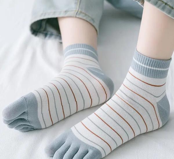 穿乳胶五指袜是什么感觉?