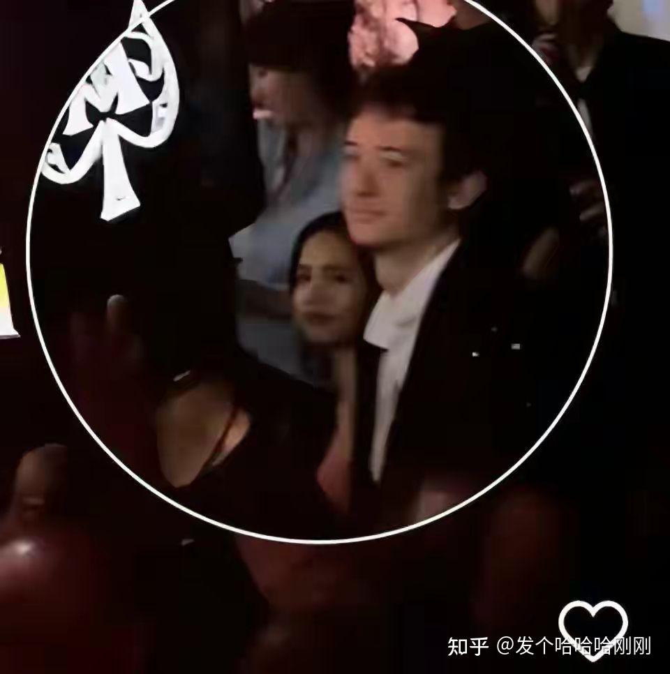 韩女团Lisa晒“疯马秀”舞台照，丁字裤蜜桃臀挑战性感极限 - 知乎