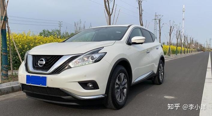 这是去店里保养的时候看到了楼兰,当看到楼兰时,他那帅气的外观和足够