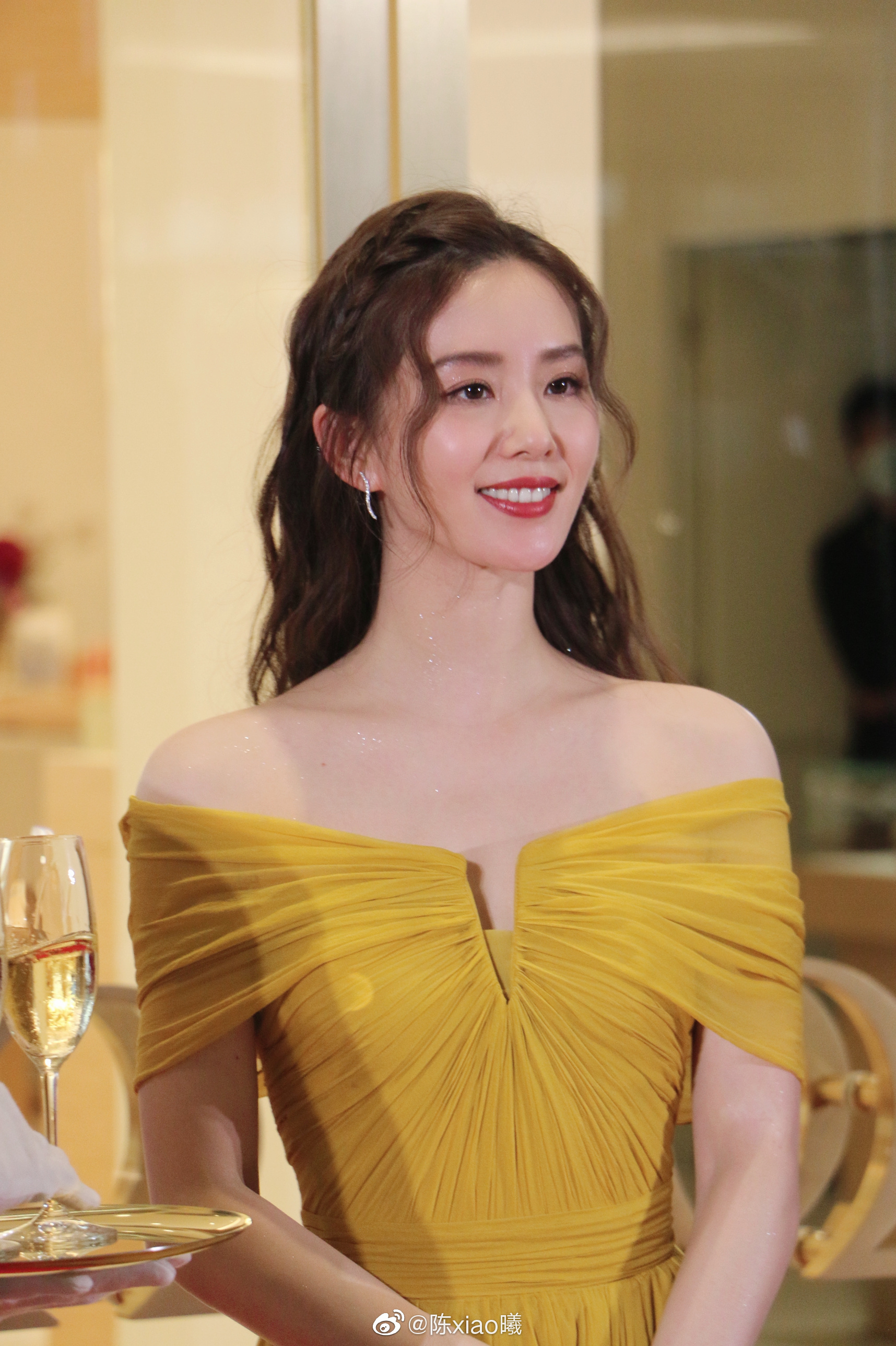 气质女神刘诗诗生图曝光身穿粉色长裙明媚甜美传说中的仙女本女就是她