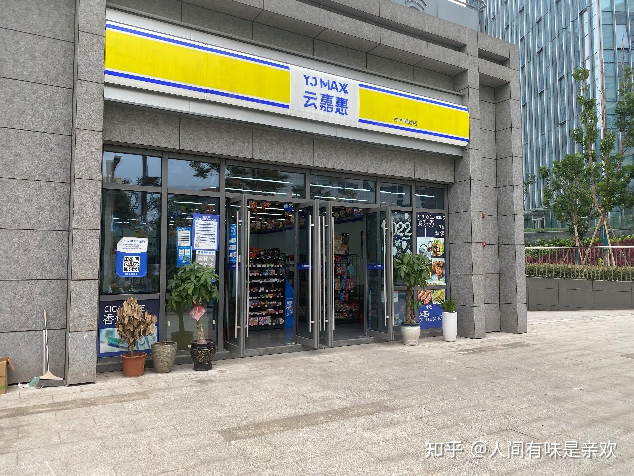 我们总以为便利店开在商圈,学校门口就是最好的位置,其实并不一定