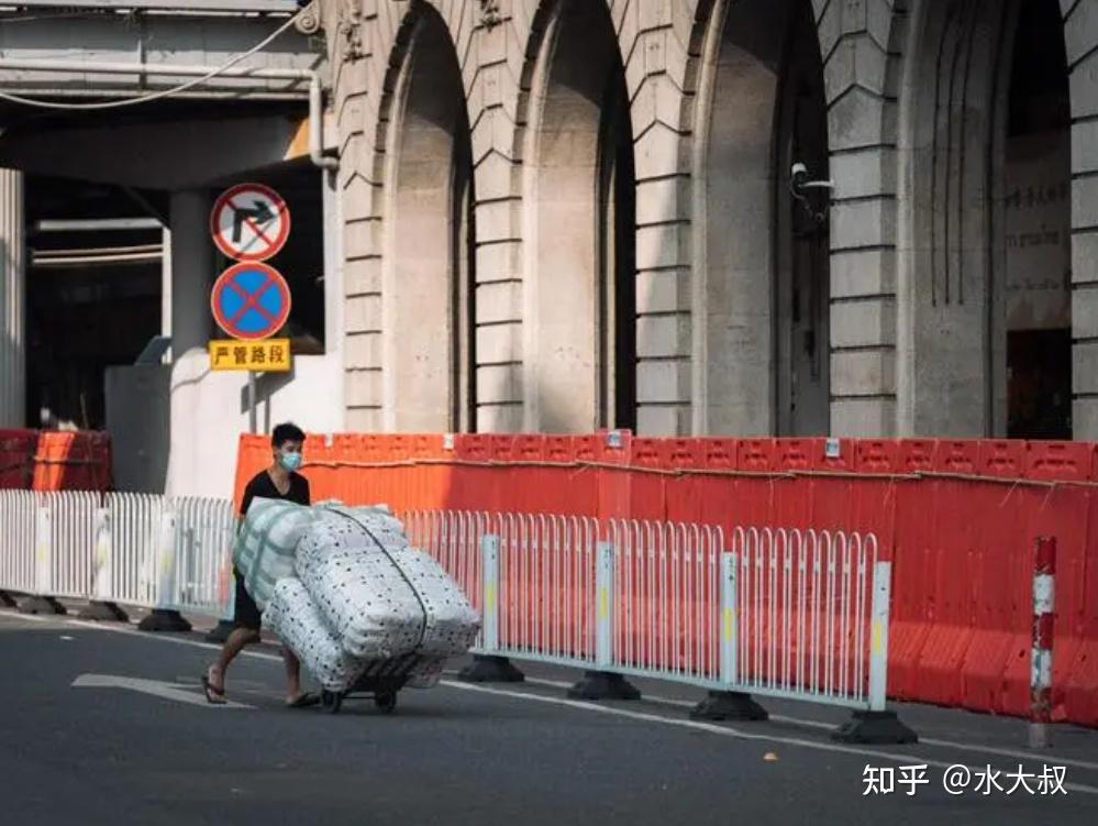 内行提醒:经济下行,日子并不好过,这"3个"现象已席卷全国