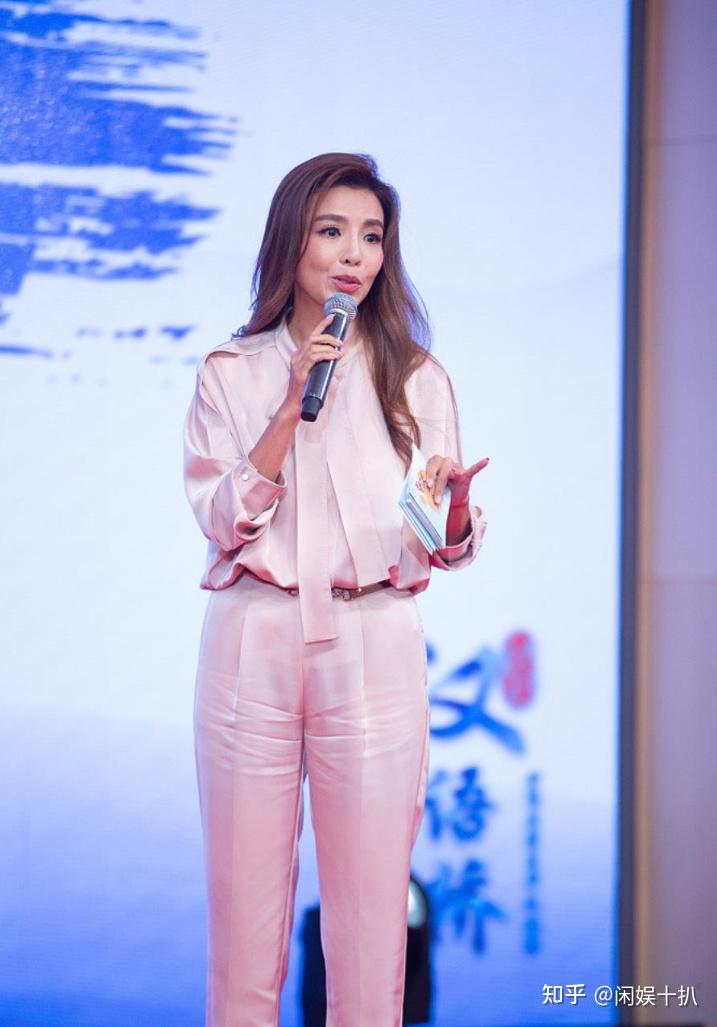 央视主持朱迅:结缘央视36年风光背后有艰辛,被网友称作是央视的“老黄牛”,如今又有新职称曝光 - 知乎