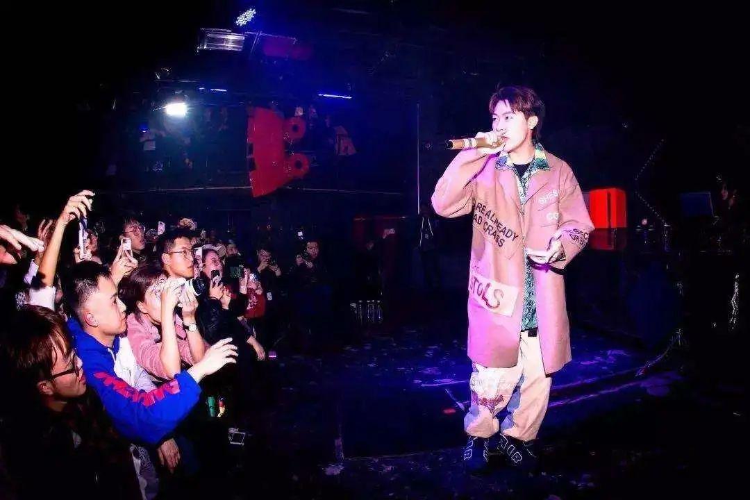 福克斯再一次证明地下rapper想走偶像路线进入主流市场太难了