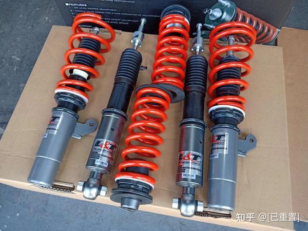 宝马3系减震器顶胶更换 换前减震顶胶过程图 后减震顶胶坏了的表现