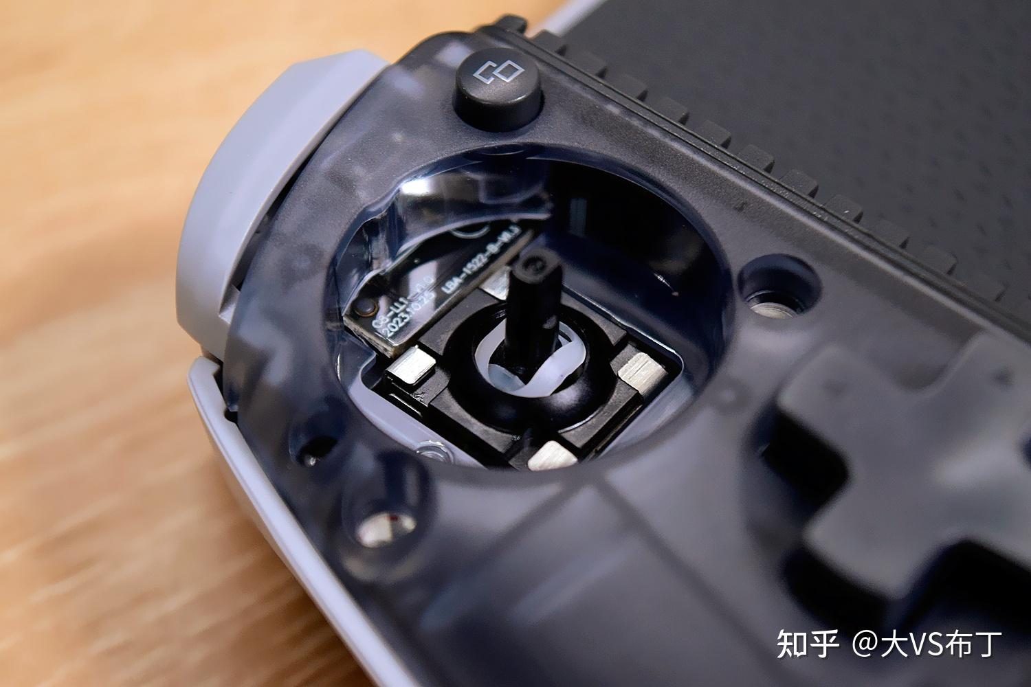 外观·一体成型握把,丰富的按键配置