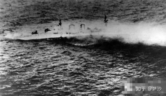 爪哇海战中盟军舰队被鱼雷歼灭1942年3月8日爪哇荷兰军队投降