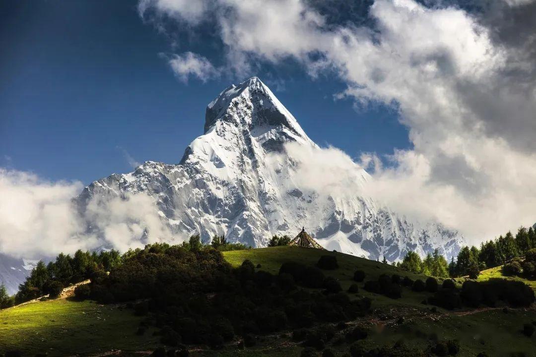 四姑娘山简介最佳户外冒险之选四姑娘山尽享自然极限